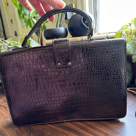 Cabrelli faux leather crocodile pattern handbag with top handle - Picture 9 of 15